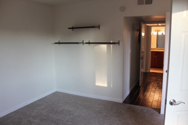 Building Photo - 5877 N Granite Reef Rd