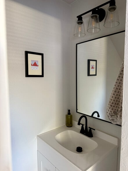 Building Photo - 310 W Simpson St