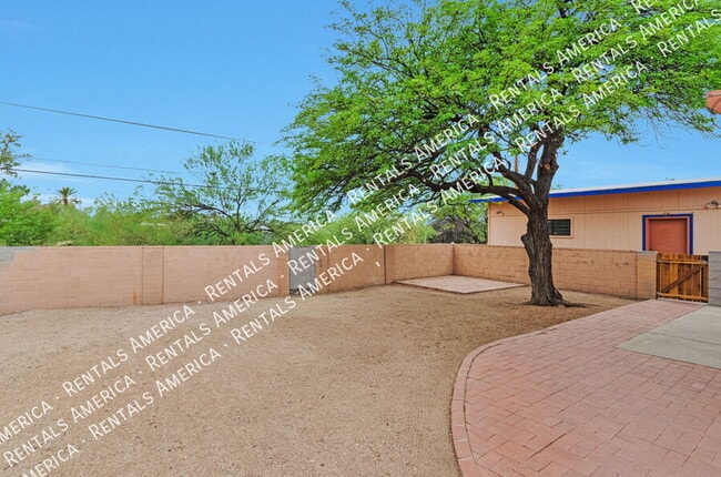 Building Photo - 7002 E Kirkland Dr