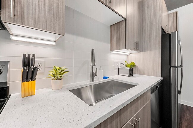 Building Photo - 2048 Bolton Dr NW