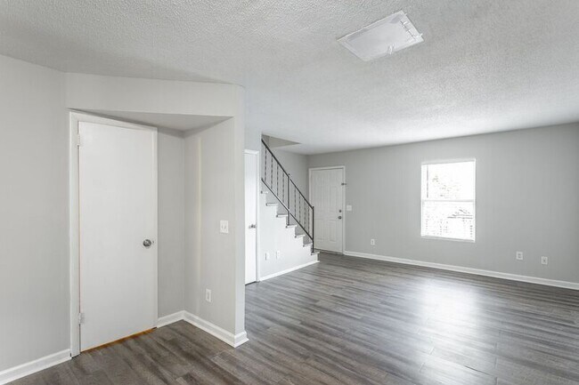 Building Photo - 4405 Delashmitt Rd