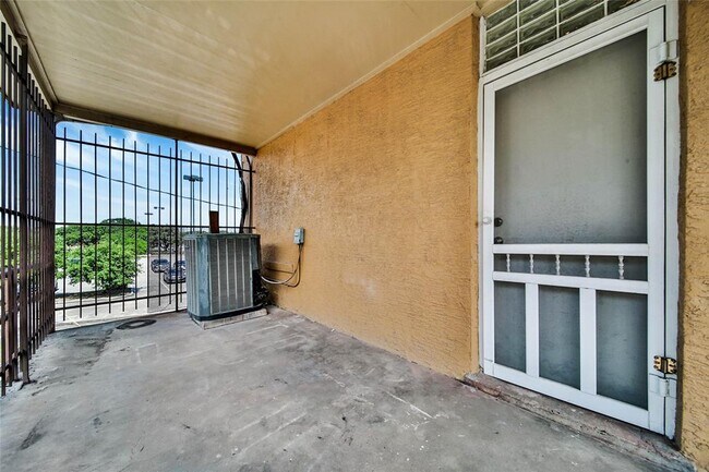 Building Photo - 5208 Harrisburg Blvd