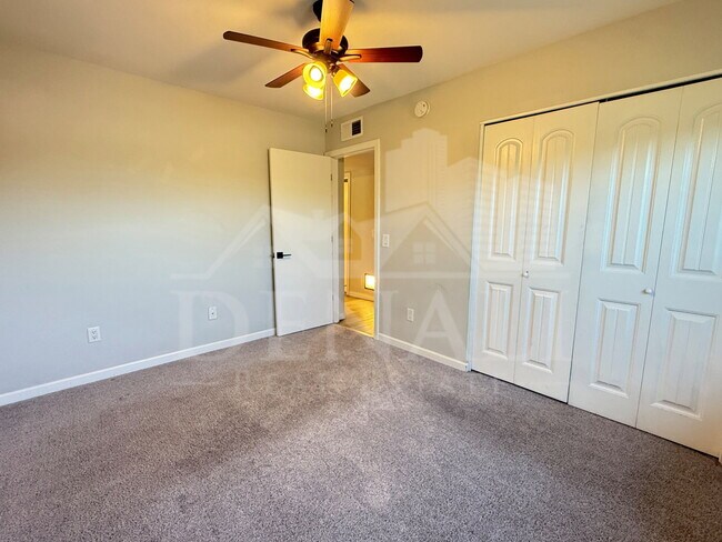 Building Photo - 3617 S Siesta Ln