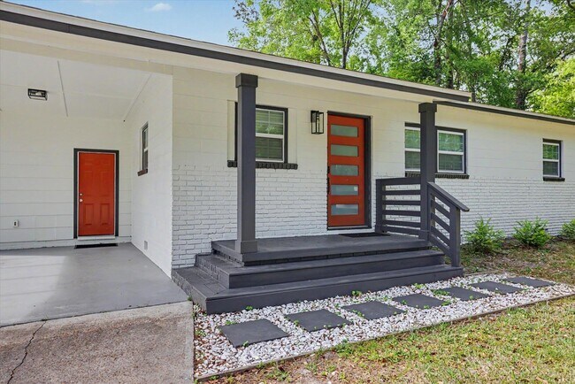 Building Photo - 713 Stafford St