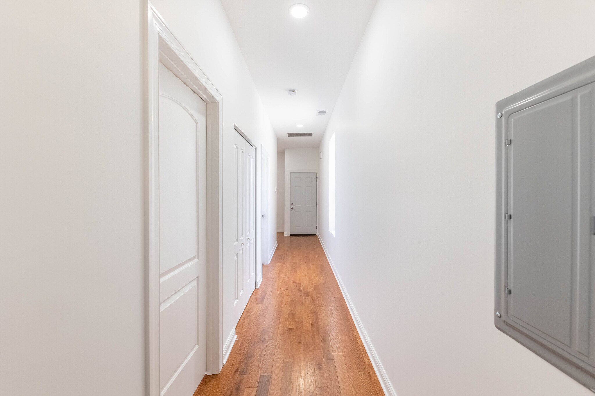 Building Photo - 914 W 19th Plz