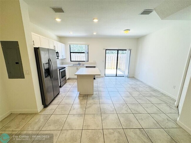 Building Photo - 408 NE 208th Terrace