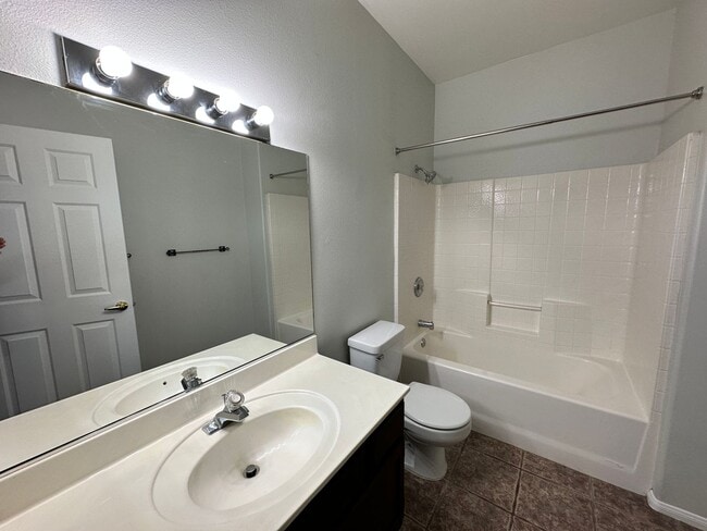 Building Photo - Summerlin Stunner!!