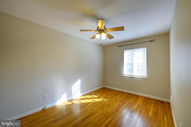 Building Photo - 9848 Hollow Glen Pl