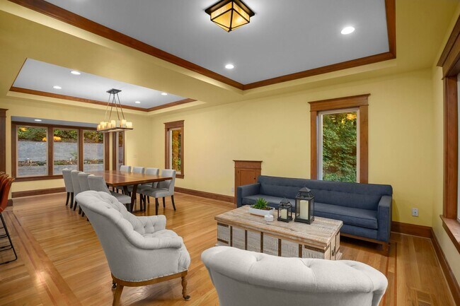Building Photo - Beautiful 3 bedroom home in Lake Oswego!