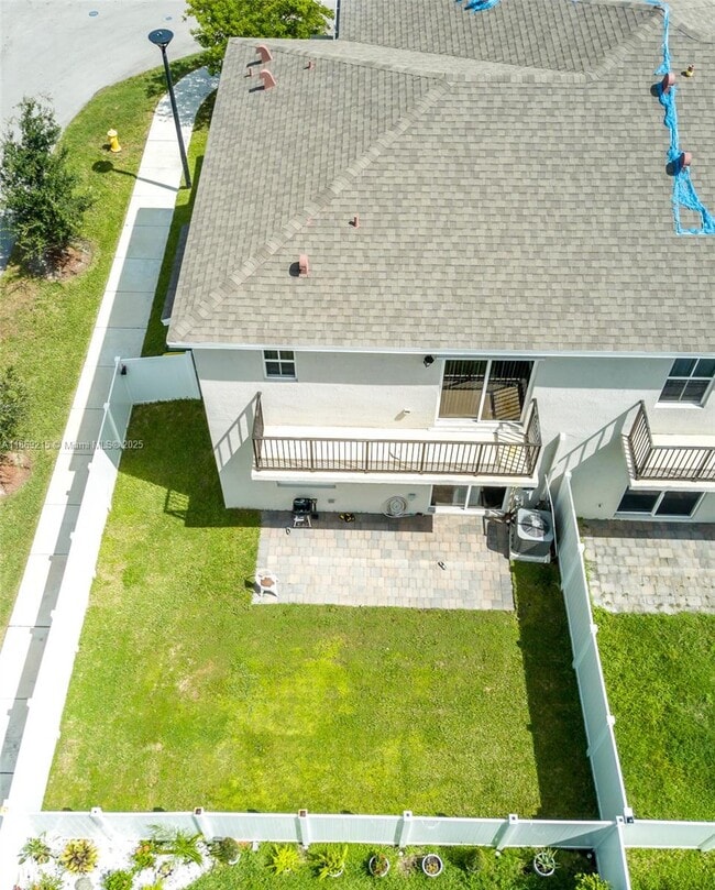 Building Photo - 750 SE 16th Ct
