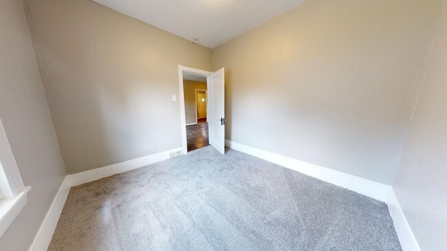 Building Photo - 4023 Valley Rd