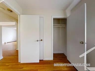 Building Photo - 122 Dustin St