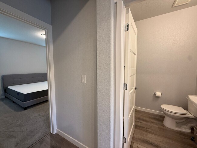 Building Photo - Pristine Condo in Monterey Village Gated Community