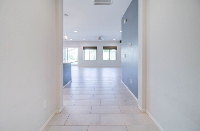 Building Photo - 6570 W Sonoma Way