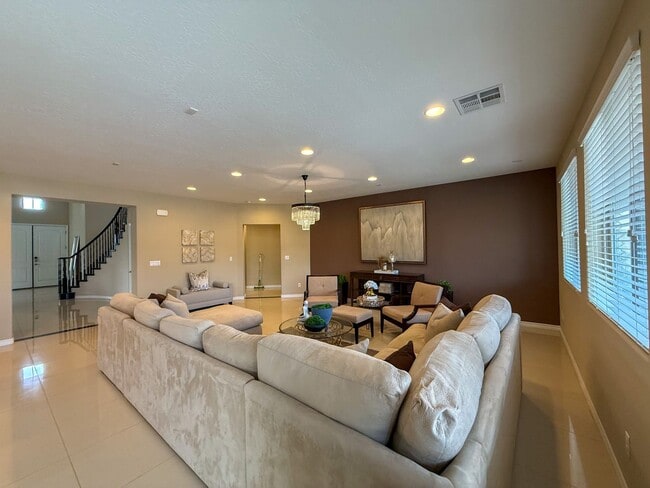 Building Photo - Luxury 6/BD 4.5/BA Large Furnished Home with Dual Primary Suites in Gated Community
