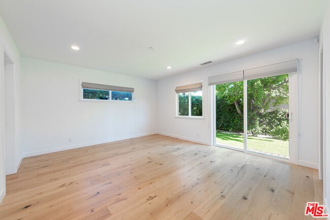 Building Photo - 5970 Balcom Ave