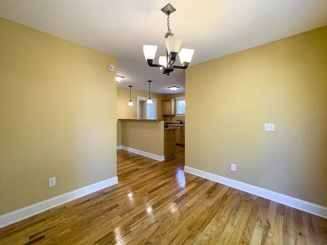 Building Photo - Charming Three-Bedroom Cottage in Oakley