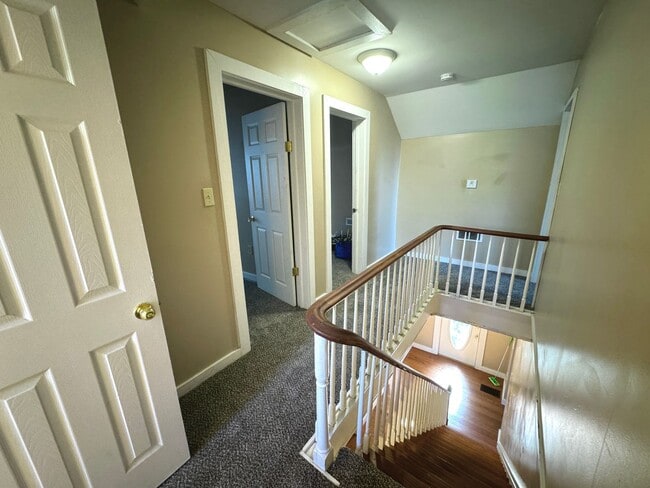 Building Photo - 6 Bedroom / 2 Bathroom House - NEXT TO SEMO's CAMPUS, LARGE YARD, INTERNET INCLUDED