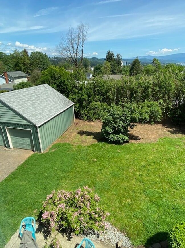 Building Photo - Updated Camas Townhome