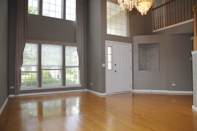 Building Photo - 2723 Whitehall Ln