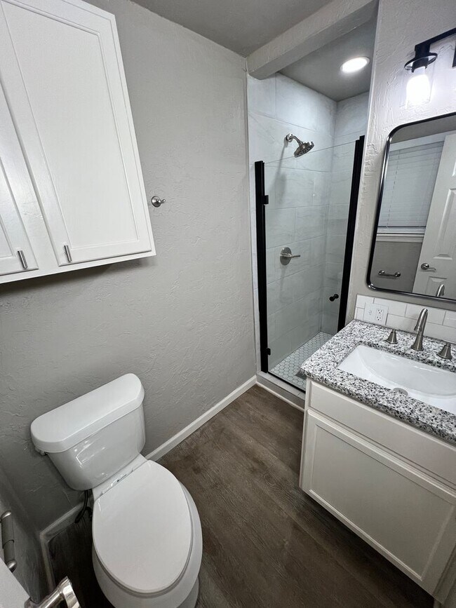 Building Photo - 134 NE Fullerton- Hot new listing!