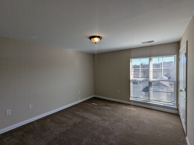 Building Photo - 2-Bedroom Cornelius Condo with Garage + Easy Access to Greenway