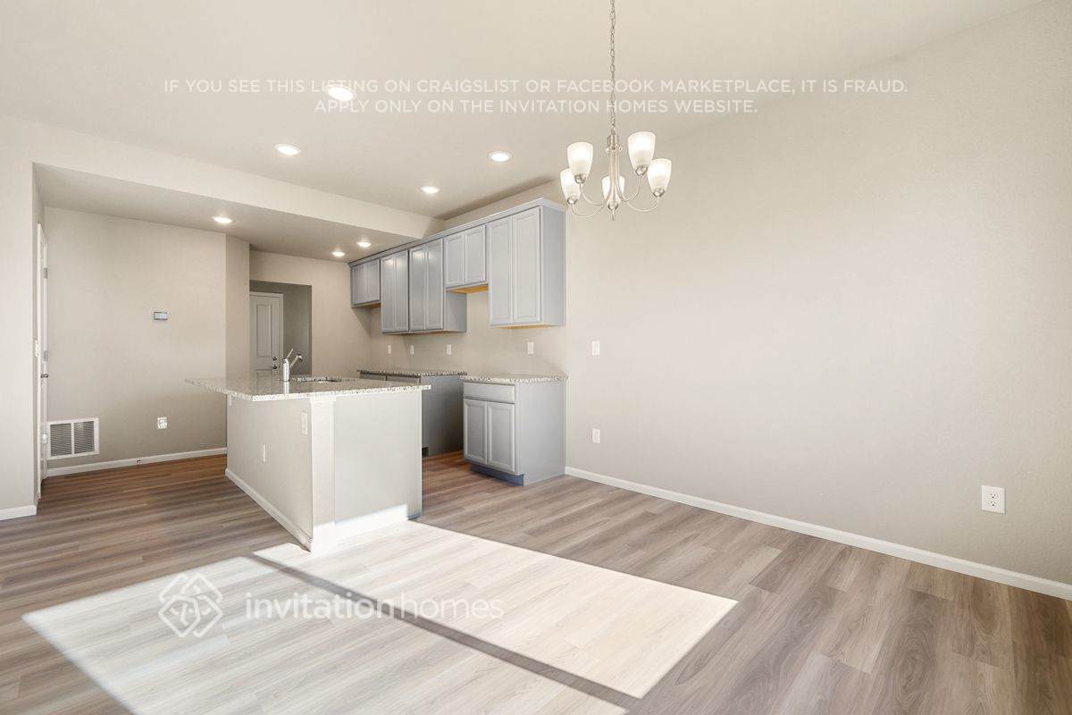 Building Photo - 11216 House Finch Ln