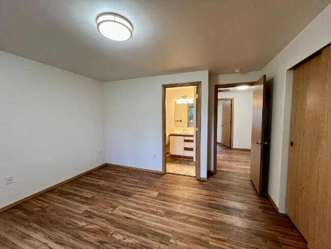 Building Photo - 3BD Townhome