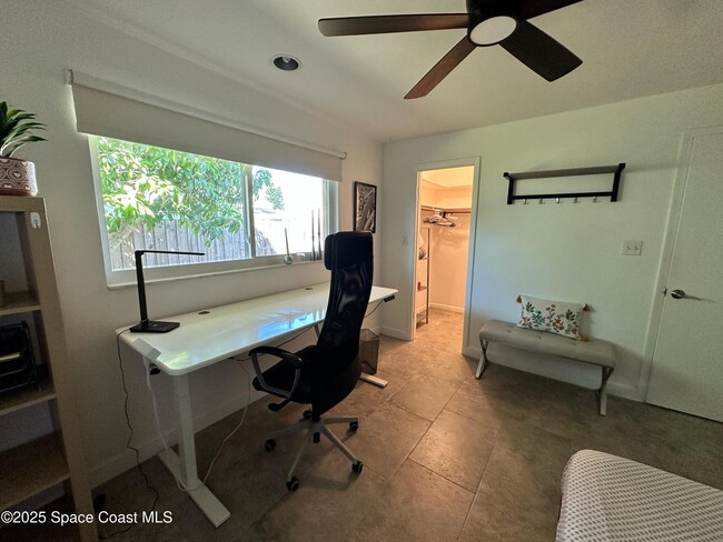 Building Photo - 302 W Osceola Ln