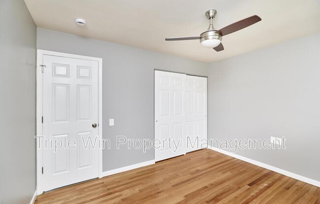 Building Photo - 2325 Golfway St