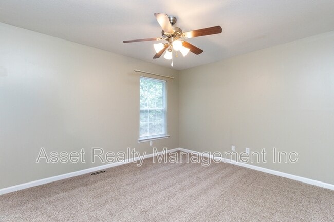 Building Photo - 913 Foch St