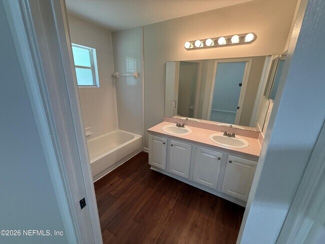 Building Photo - 5550 Oak Crossing Dr