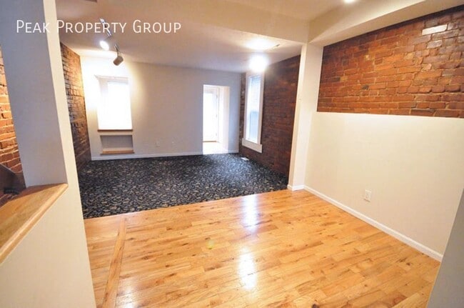 Building Photo - 1216 Indianola Ave