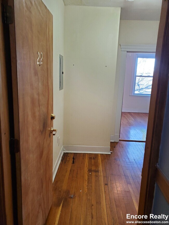 Building Photo - 364 Riverway