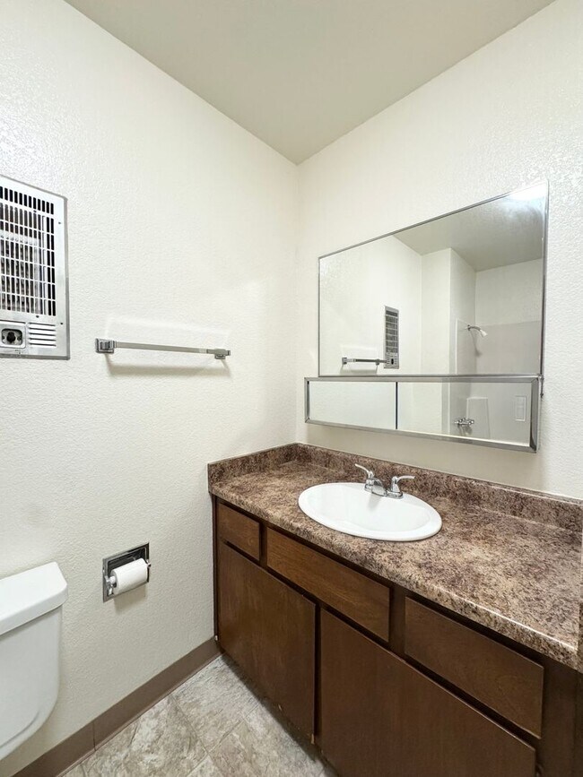 Building Photo - Spacious Home in S. Redding w/ New Upgrades