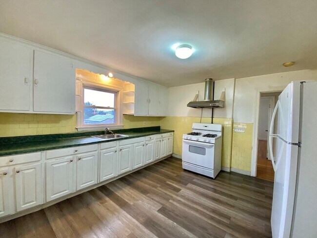 Primary Photo - 530 Beach St