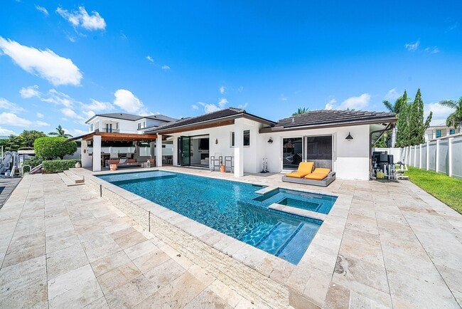 Building Photo - 740 NE 36th St