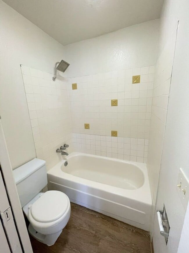 Building Photo - 3909 Malaspina Cir