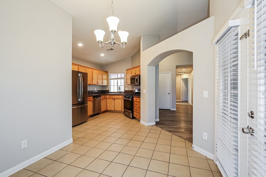 Building Photo - 504 Stonehurst Dr