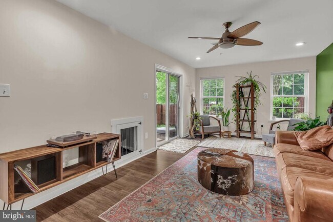 Building Photo - 2152 Millhaven Dr