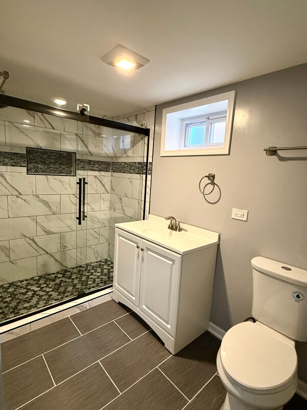 Building Photo - 4537 S Lavergne Ave