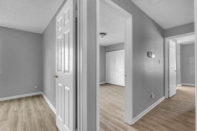 Building Photo - 833 Delray Dr