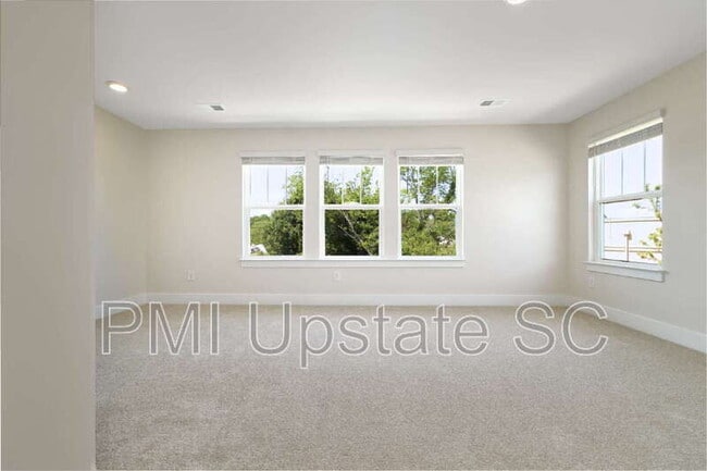 Building Photo - 214 Cali Wy