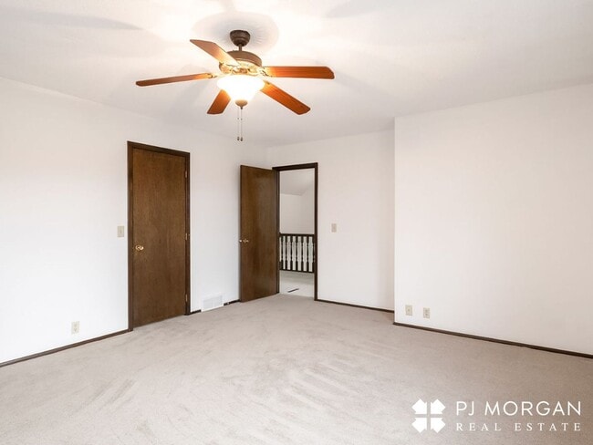 Building Photo - 3 Bed 3 Bath Duplex - Available now