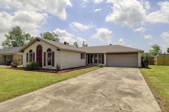 Primary Photo - 301 Vanessa Ave