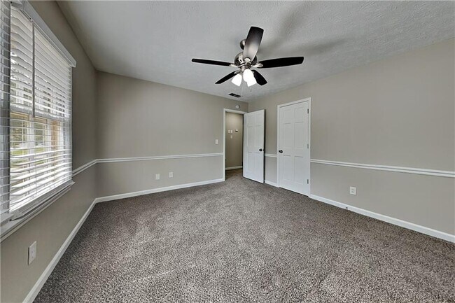 Building Photo - 1844 Skyland Glen Dr