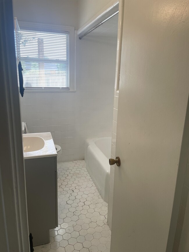 Building Photo - 4739 Augusta Ln