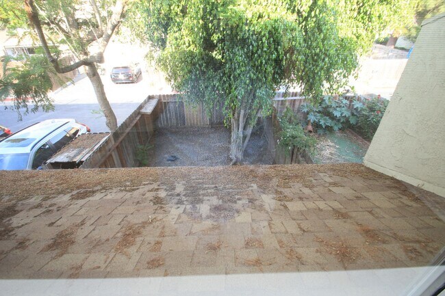 Building Photo - For Rent: Upgraded 3-Bedroom Condo in Todd...
