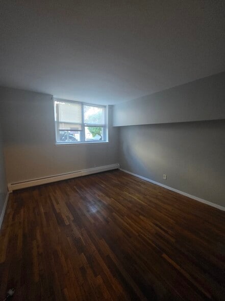 Building Photo - 133 33rd St