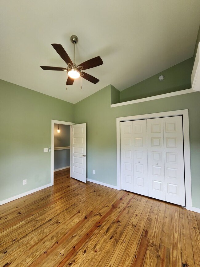 Building Photo - West Asheville Rental